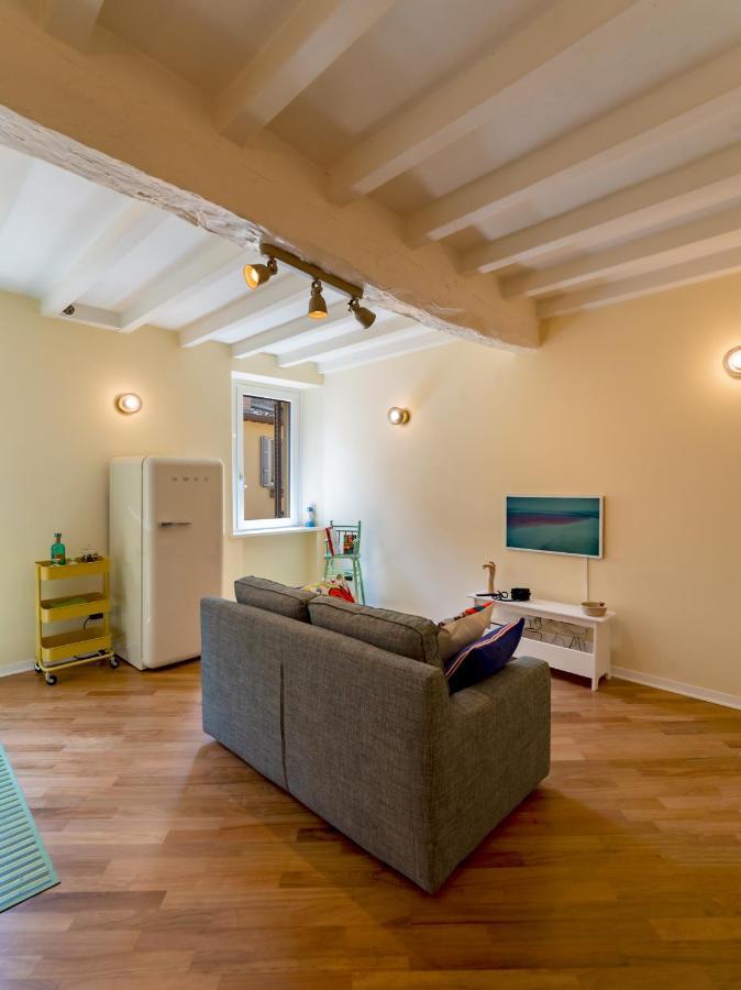 Apartment Buro Nel Borgo Parma