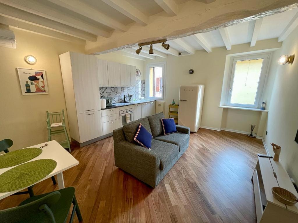 Buro Nel Borgo * Parma